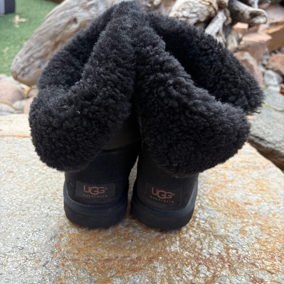 UGG Bailey Button Boots Womens 7 Black Sheepskin Suede Winter 5803 - Picture 4 of 10